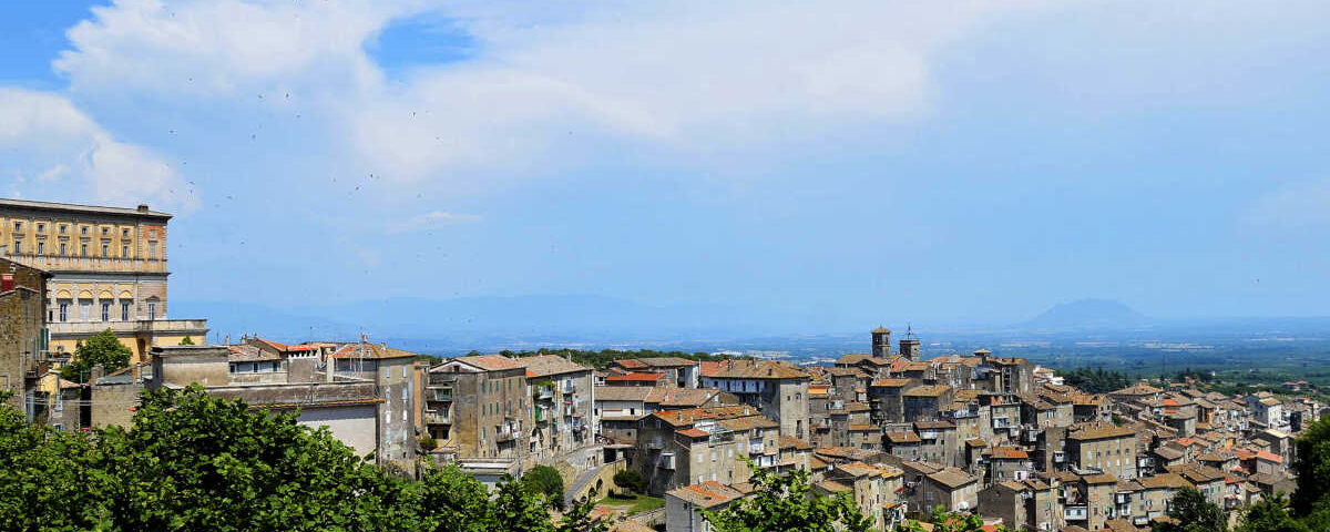 File source: http://commons.wikimedia.org/wiki/File:Panorama_of_Caprarola_with_Palazzo_Farnese.jpg