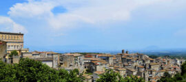 File source: http://commons.wikimedia.org/wiki/File:Panorama_of_Caprarola_with_Palazzo_Farnese.jpg